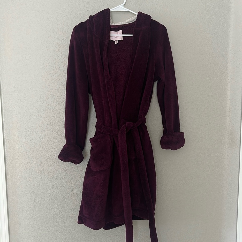 Plush Burgundy Robe Victoria’s  Secret size M Medium